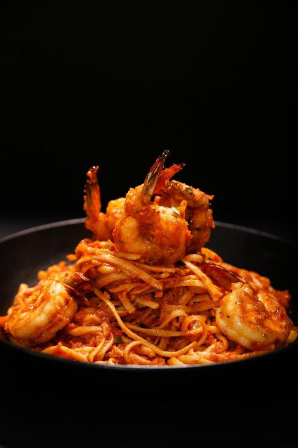 Ambiance Boutique Art Hotel Lahor Dış mekan fotoğraf Shrimp and pasta